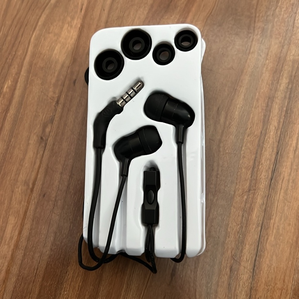 ‼️ Earbuds - Picture 3 of 3